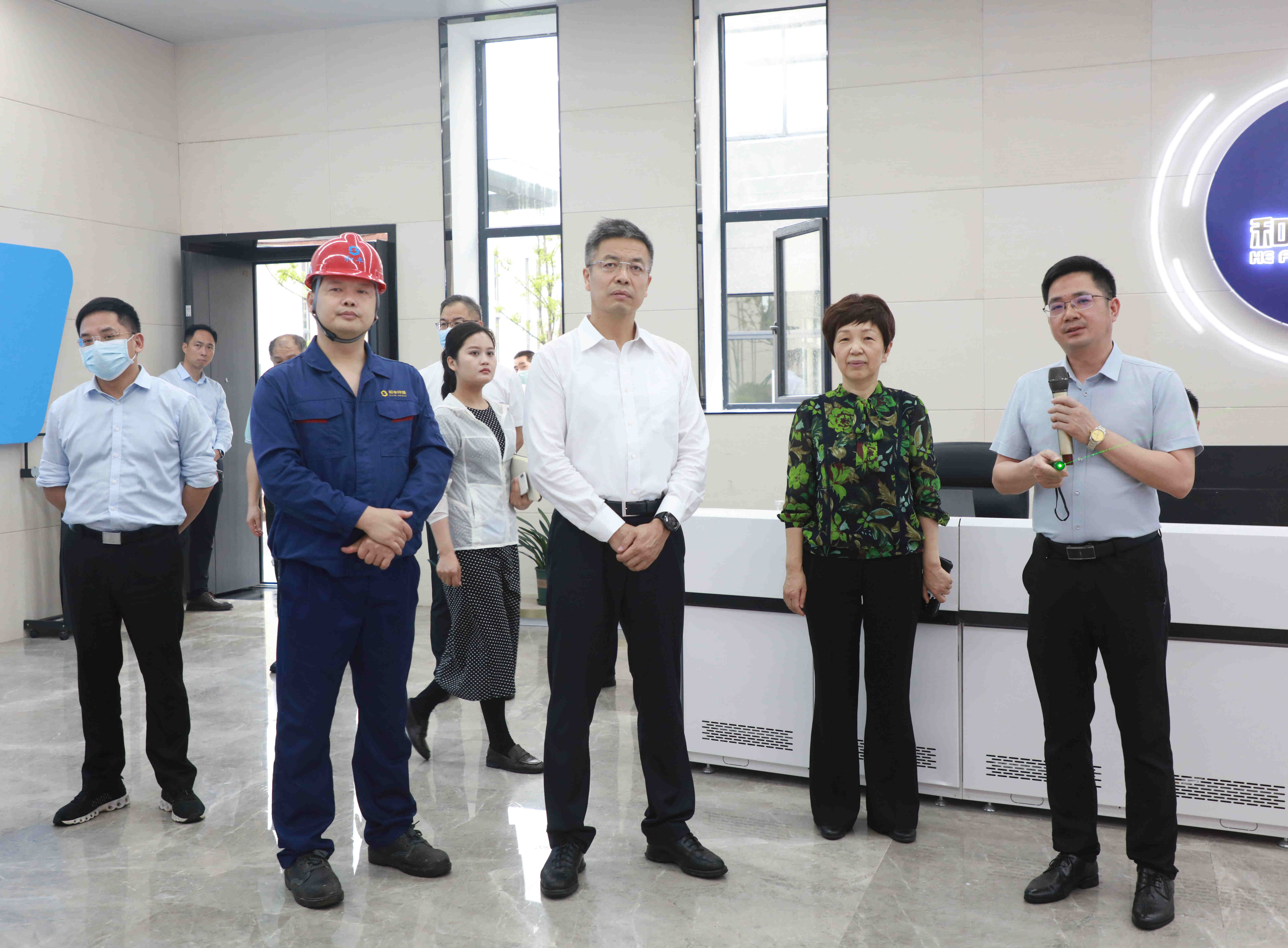 江西省委常委、副省長任珠峰調研和豐環(huán)保.jpg
